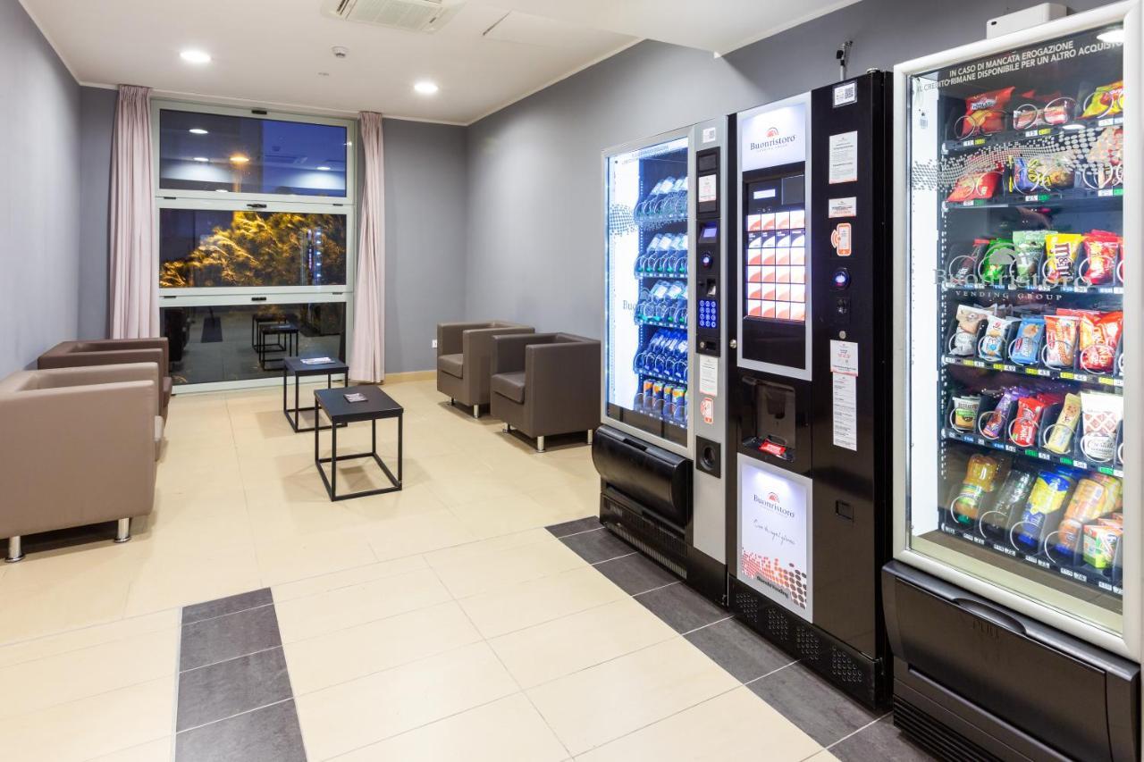 Camplus Mazzini Aparthotel โบโลญญา ภายนอก รูปภาพ